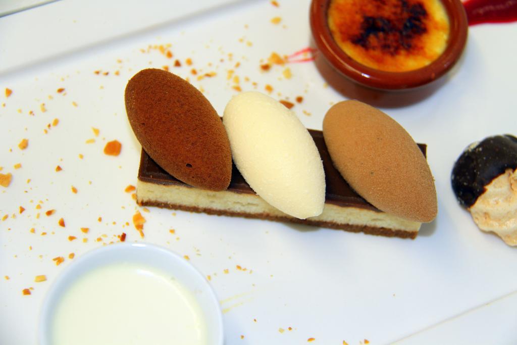 Logis Hotel Restaurant Le Grand Turc L'Oie Екстер'єр фото