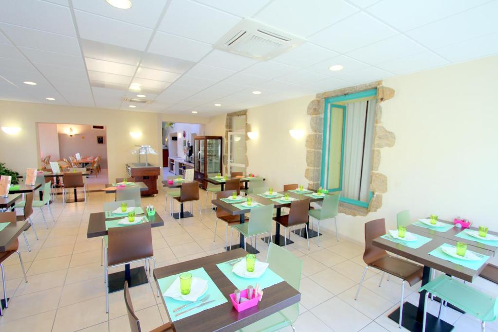 Logis Hotel Restaurant Le Grand Turc L'Oie Екстер'єр фото