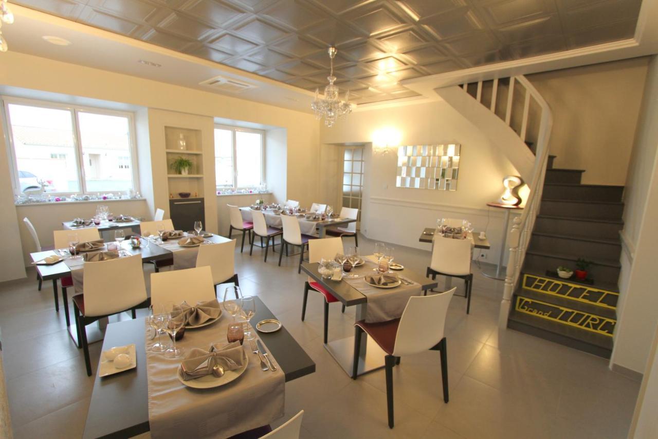 Logis Hotel Restaurant Le Grand Turc L'Oie Екстер'єр фото