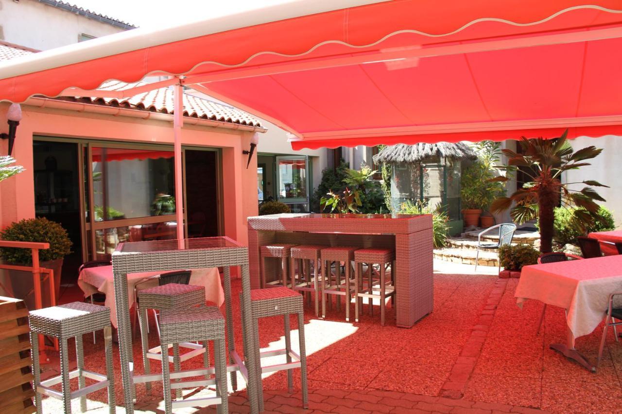 Logis Hotel Restaurant Le Grand Turc L'Oie Екстер'єр фото