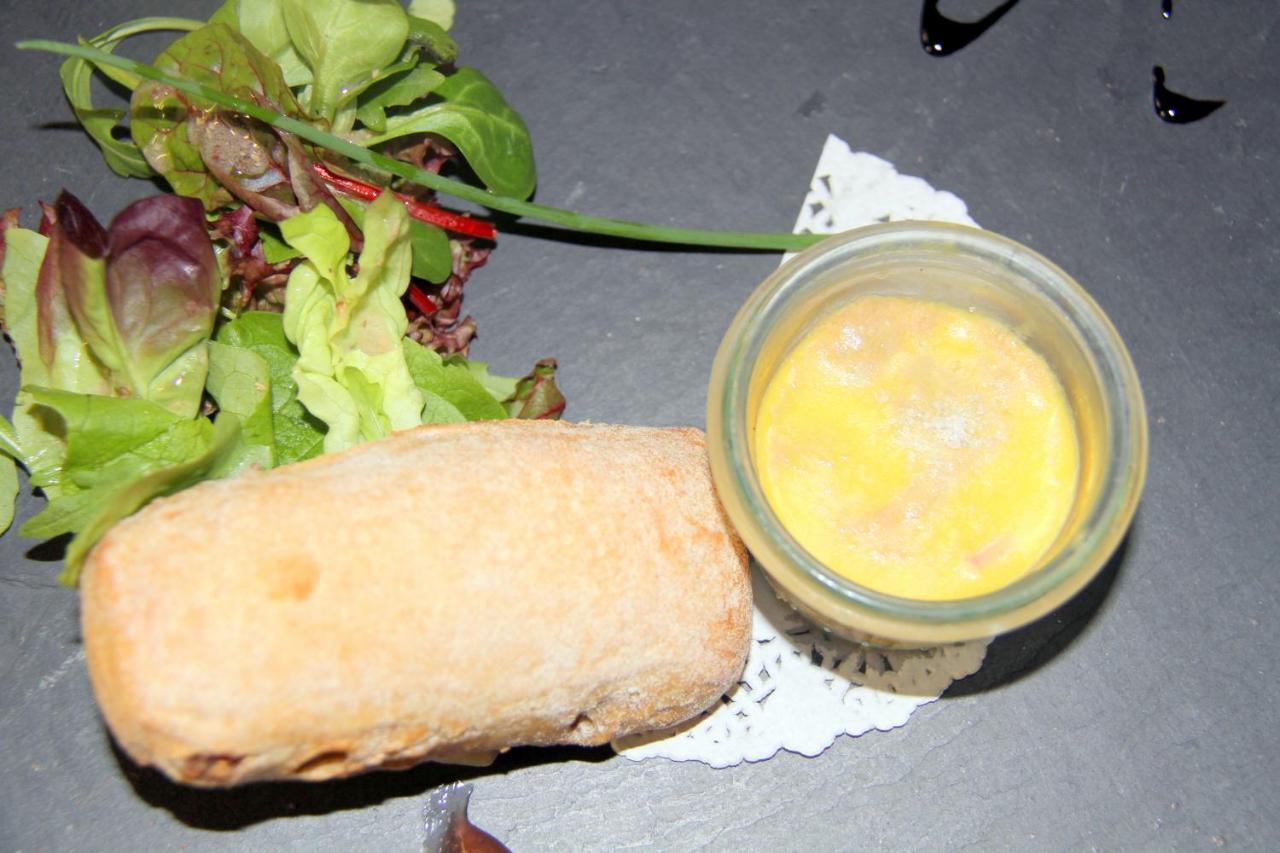 Logis Hotel Restaurant Le Grand Turc L'Oie Екстер'єр фото